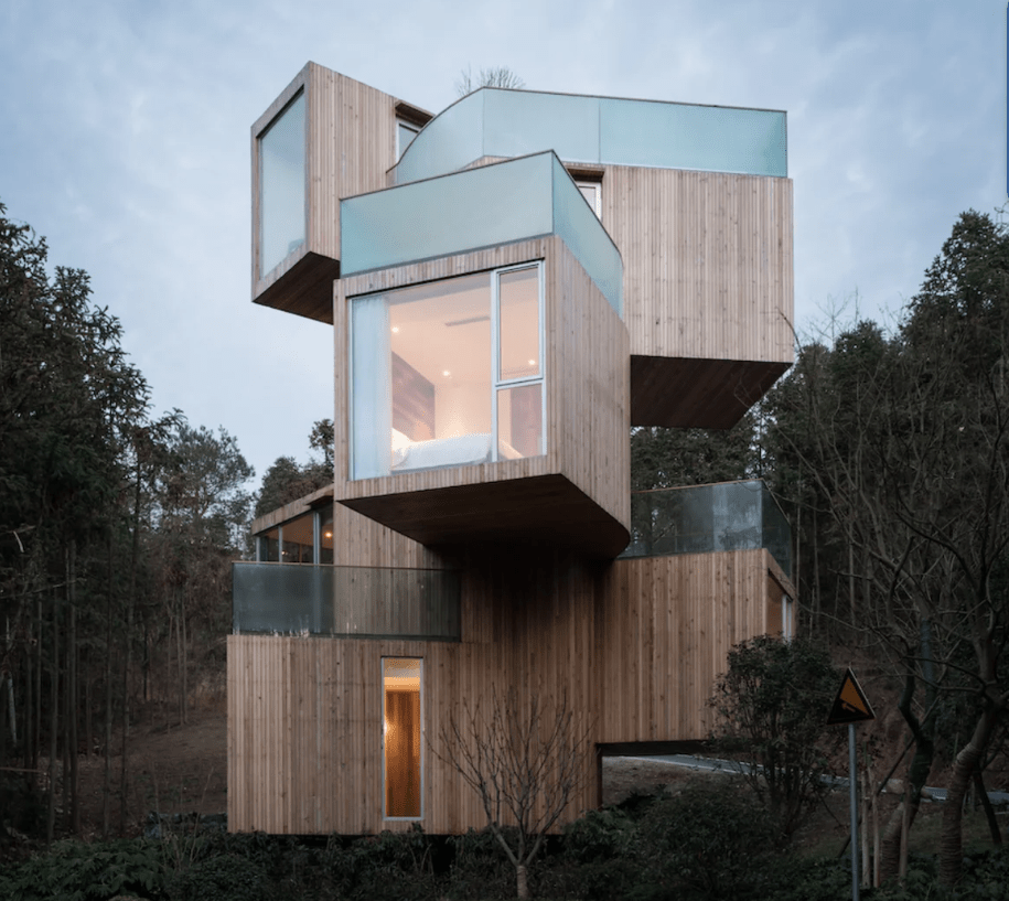 Narrative Webs and Doublethink: author talk with Abigail&nbsp;Miles